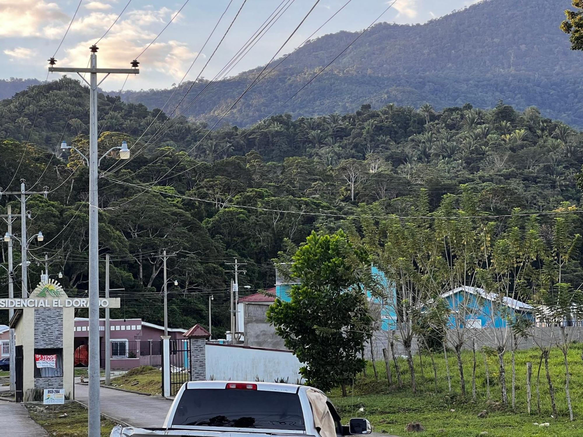 Enjoy This Vacation Home Close To The Beach! La Ceiba Kültér fotó